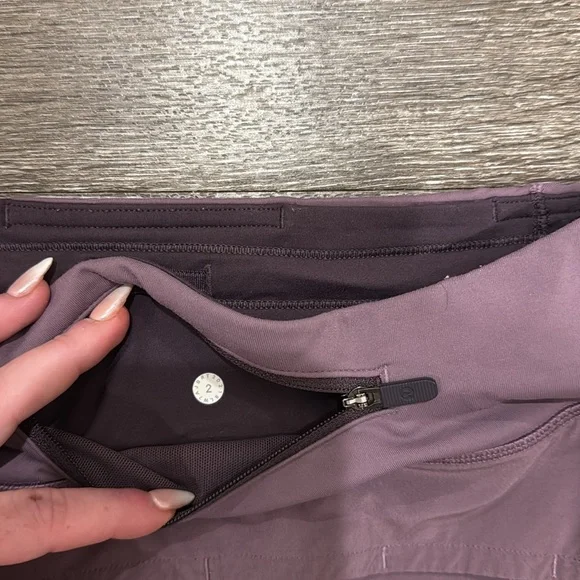 Purple Lululemon 2.5in Speed up shorts size 2 - Picture 4 of 6